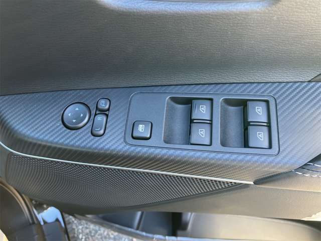 三菱 デリカ　Ｄ：５ ２．２ シャモニー 電動サイドステップ非装着車 ディーゼルターボ ４ＷＤ R7年 (関東) 99