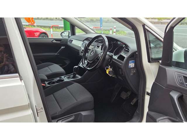 フォルクスワーゲン ゴルフトゥーラン ＴＳＩ　コンフォートライン H29年 (関東) 99