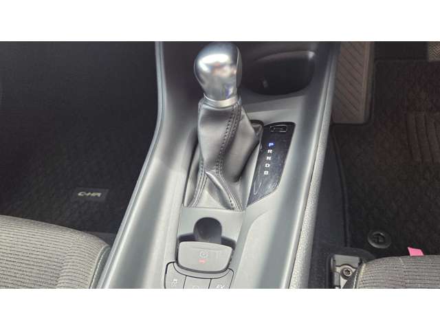 トヨタ Ｃ−ＨＲ ハイブリッド １．８ Ｓ ＬＥＤ パッケージ H30年 (関東) 99