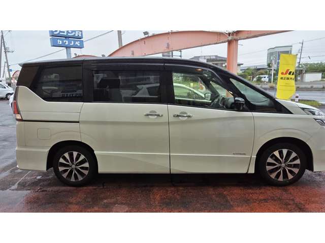 日産 セレナ ２．０ ハイウェイスター ＶセレクションＩＩ R1年 (関東) 99
