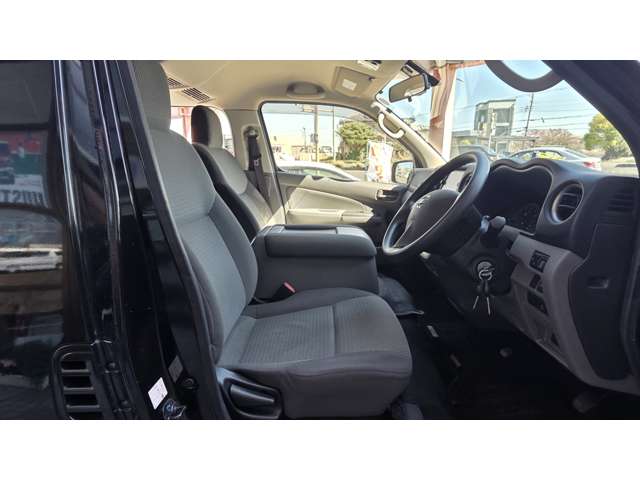 日産 ＮＶ３５０キャラバン　ワゴン ２．５ ＤＸ ロングボディ 低床 R2年 (関東) 99