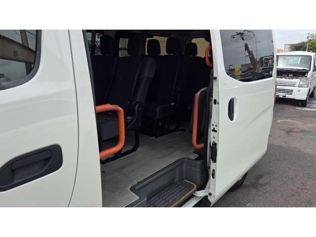 日産 ＮＶ３５０キャラバン　ワゴン ２．５ ＤＸ ロングボディ 低床 R1年 (関東) 99