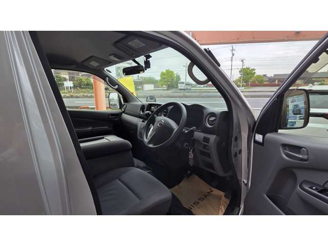 日産 ＮＶ３５０キャラバン　ワゴン ２．５ ＤＸ ロングボディ 低床 H29年 (関東) 99