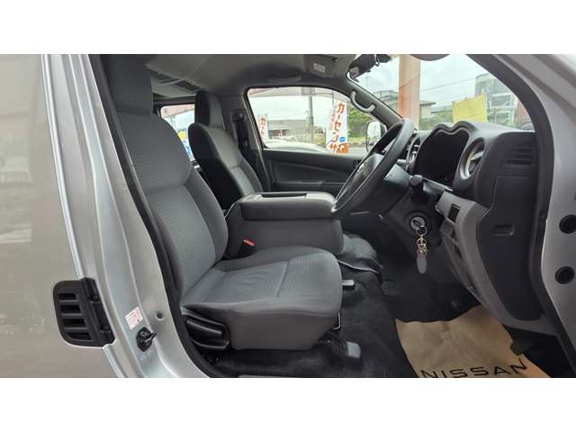 日産 ＮＶ３５０キャラバン　ワゴン ２．５ ＤＸ ロングボディ 低床 H29年 (関東) 99