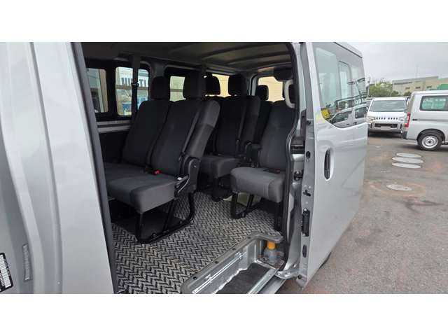 日産 ＮＶ３５０キャラバン　ワゴン ２．５ ＤＸ ロングボディ 低床 H29年 (関東) 99