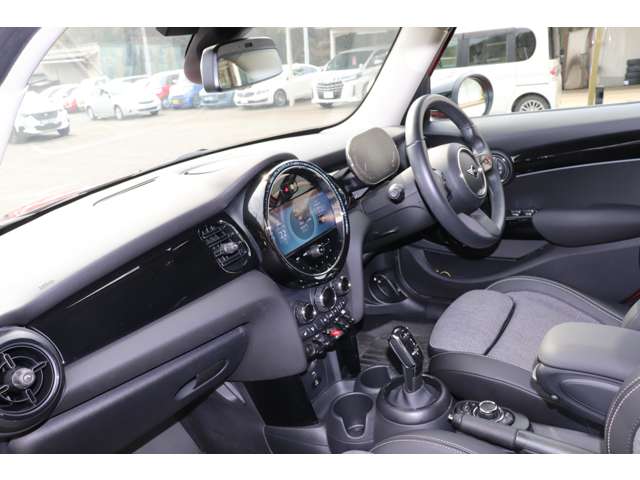 ミニ ミニ クーパーＤ ５ドア プレミアムプラスパッケージ ＤＣＴ R5年 (九州・沖縄) 99