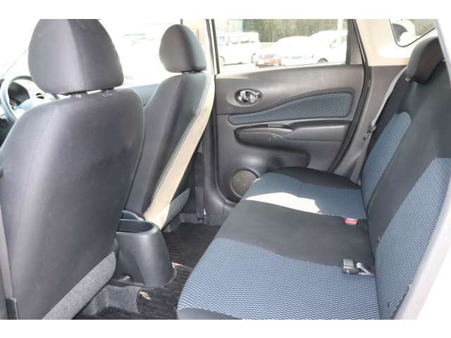 日産 ノート １．２ Ｘ ＤＩＧ－Ｓ H25年 (九州・沖縄) 99