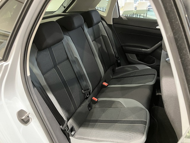 フォルクスワーゲン ポロ ＴＳＩ　ハイライン R1年 (近畿) 99