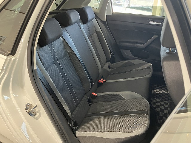 フォルクスワーゲン ポロ ＴＳＩ　Ｒライン R2年 (近畿) 99