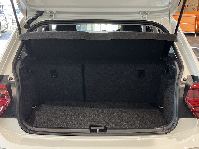 フォルクスワーゲン ポロ ＴＳＩ　Ｒライン R2年 (近畿) 99