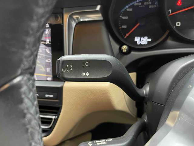 ポルシェ マカン ＰＤＫ ４ＷＤ R1年 (近畿) 99