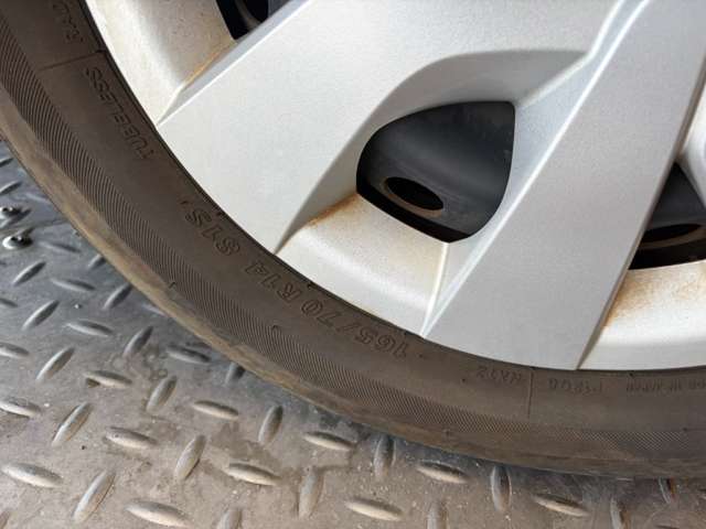 トヨタ ヴィッツ １．３ Ｆ H26年 (近畿) 99