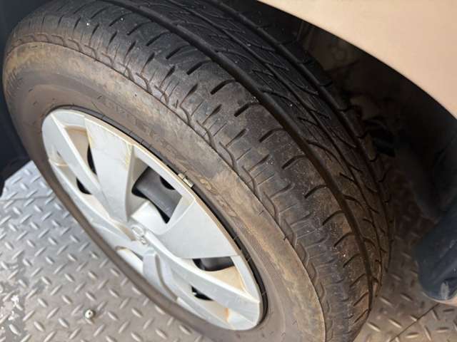 トヨタ ヴィッツ １．３ Ｆ H26年 (近畿) 99