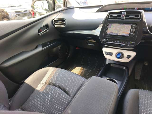 トヨタ プリウス １．８ Ｓ セーフティ プラス H29年 (近畿) 99