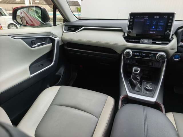 トヨタ ＲＡＶ４ ２．５ ハイブリッド Ｇ Ｅ－ＦＯＵＲ ４ＷＤ R3年 (近畿) 99