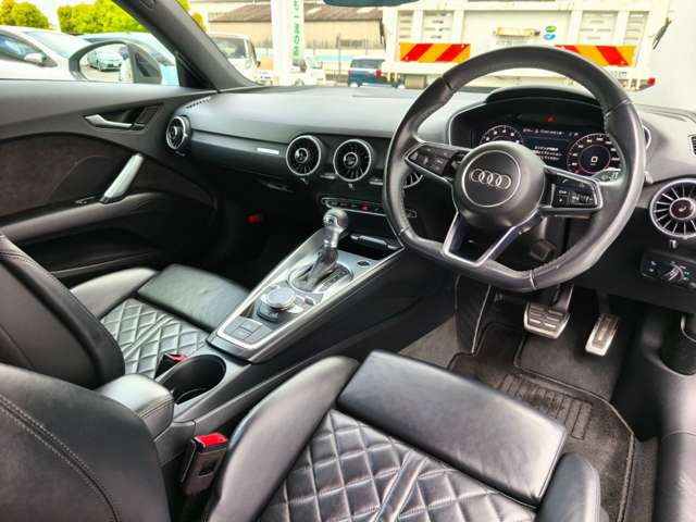 アウディ ＴＴ クーペ　４０　ＴＦＳＩ R1年 (近畿) 99
