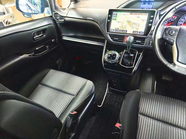 トヨタ ヴォクシー ２．０ ＺＳ 煌ＩＩ ４ＷＤ R2年 (近畿) 99