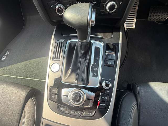 アウディ Ａ５　スポーツバック ２．０ ＴＦＳＩ クワトロ ４ＷＤ H24年 (中国) 99