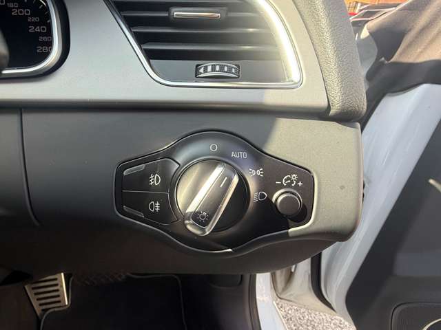 アウディ Ａ５　スポーツバック ２．０ ＴＦＳＩ クワトロ ４ＷＤ H24年 (中国) 99