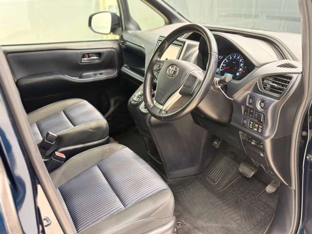 トヨタ ヴォクシー ２．０ ＺＳ 煌ＩＩ H28年 (中国) 99