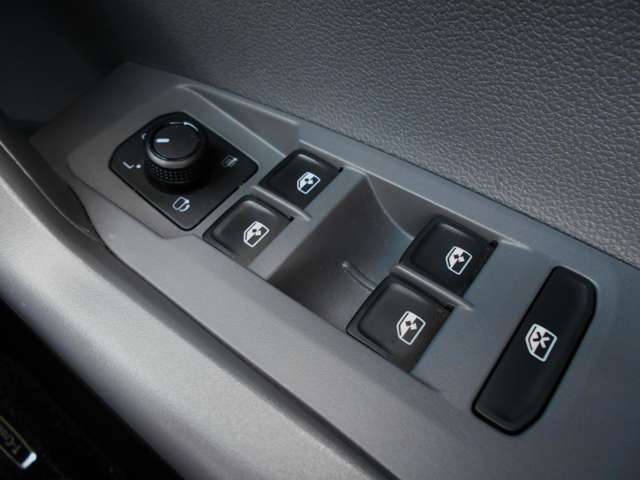 フォルクスワーゲン Ｔ－ＣＲＯＳＳ ＴＳＩ アクティブ R3年 (中国) 99