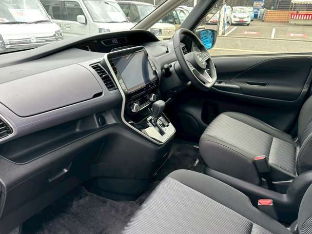 日産 セレナ ２．０ ハイウェイスター Ｖ R2年 (中国) 99