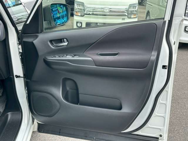 日産 セレナ ２．０ ハイウェイスター Ｖ R2年 (中国) 99