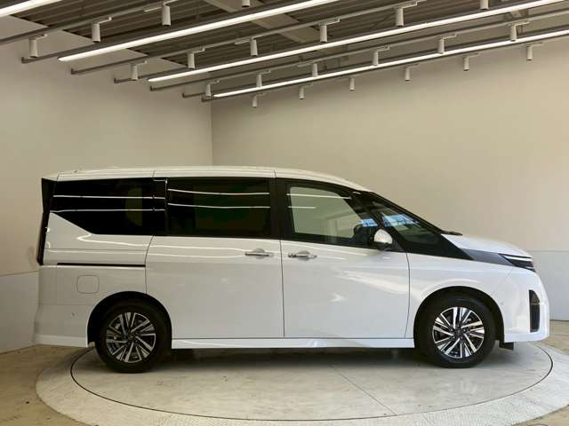 日産 セレナ １．４ Ｅ－ＰＯＷＥＲ ルキシオン R5年 (中国) 99