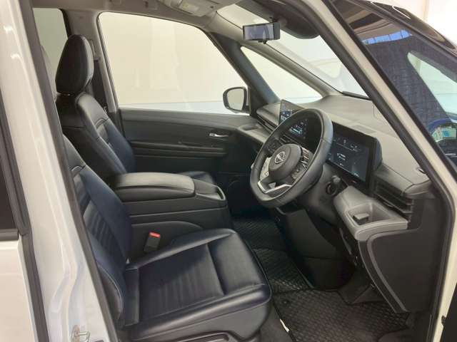 日産 セレナ １．４ Ｅ－ＰＯＷＥＲ ルキシオン R5年 (中国) 99