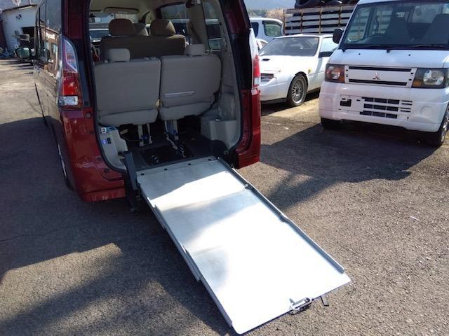 日産 セレナ ２．０ Ｂ チェアキャブ スロープタイプ 車イス１名 送迎仕様 R1年 (四国) 99