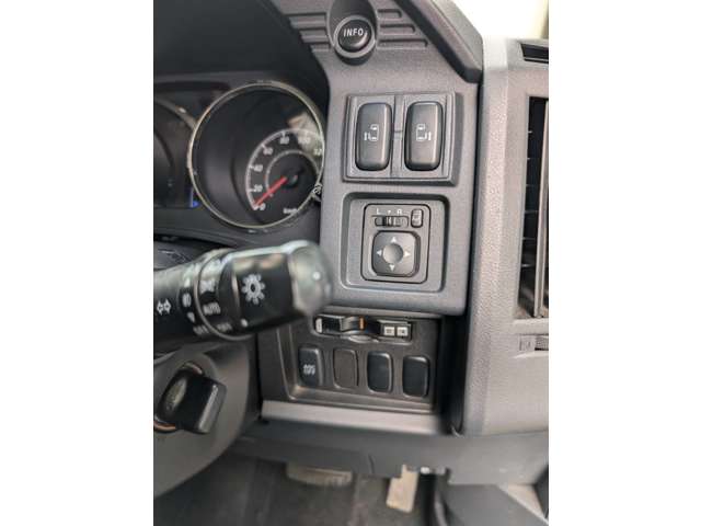 三菱 デリカ　Ｄ：５ ２．４ Ｇ パワーパッケージ ４ＷＤ H22年 (四国) 99