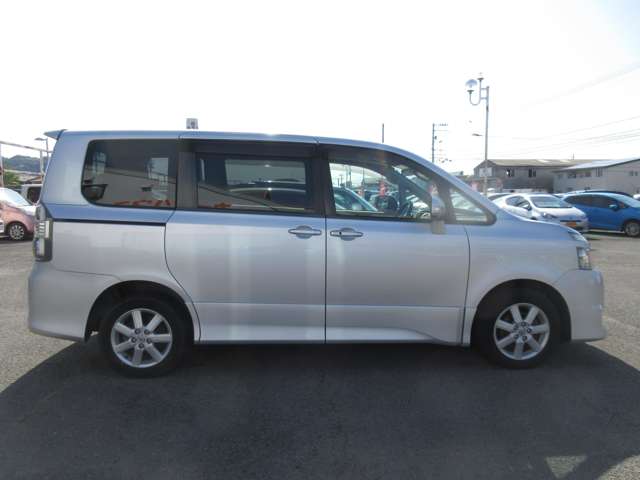 トヨタ ヴォクシー ２．０ ＺＳ ４ＷＤ H19年 (四国) 99