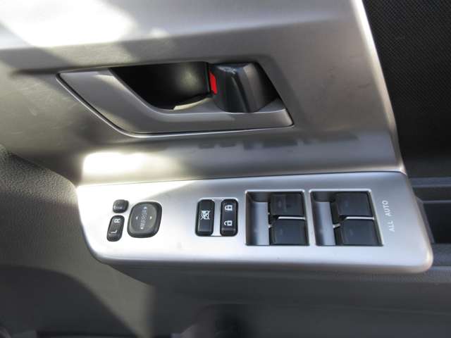 トヨタ ヴォクシー ２．０ ＺＳ ４ＷＤ H19年 (四国) 99