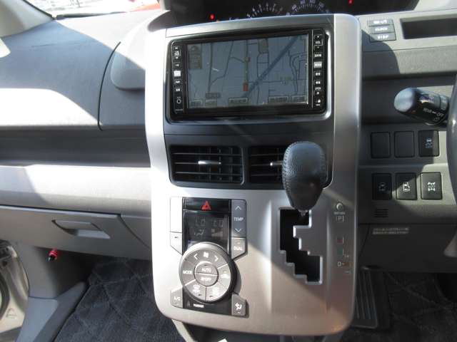 トヨタ ヴォクシー ２．０ ＺＳ ４ＷＤ H19年 (四国) 99