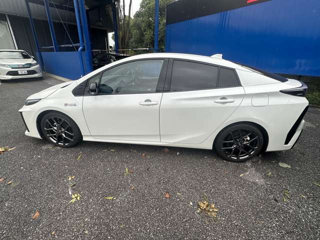 トヨタ プリウスＰＨＶ １．８ Ｓ ナビパッケージ ＧＲ スポーツ H30年 (関東) 99