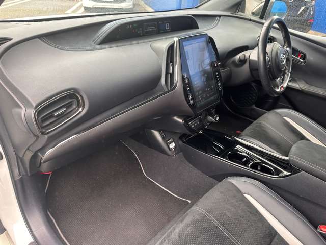 トヨタ プリウスＰＨＶ １．８ Ｓ ナビパッケージ ＧＲ スポーツ H30年 (関東) 99