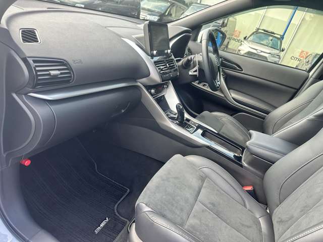 三菱 エクリプス　クロス　ＰＨＥＶ ＰＨＥＶ ２．４ Ｐ ４ＷＤ R4年 (関東) 99
