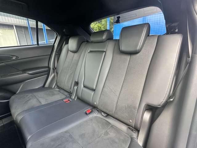 三菱 エクリプス　クロス　ＰＨＥＶ ＰＨＥＶ ２．４ Ｐ ４ＷＤ R4年 (関東) 99