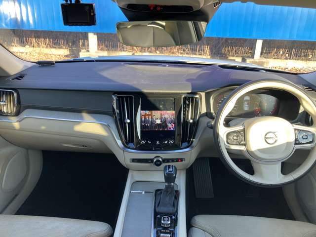 ボルボ Ｖ６０ Ｔ５　インスクリプション R1年 (関東) 99