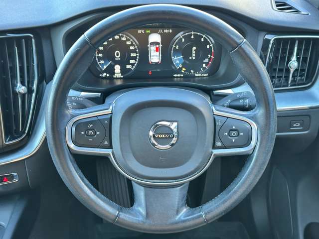 ボルボ ＸＣ６０ Ｔ５ ＡＷＤ モメンタム ４ＷＤ H30年 (関東) 99
