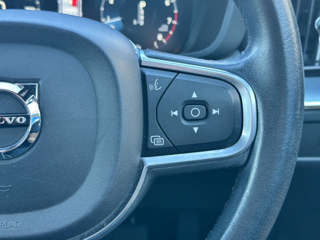 ボルボ ＸＣ６０ Ｔ５ ＡＷＤ モメンタム ４ＷＤ H30年 (関東) 99