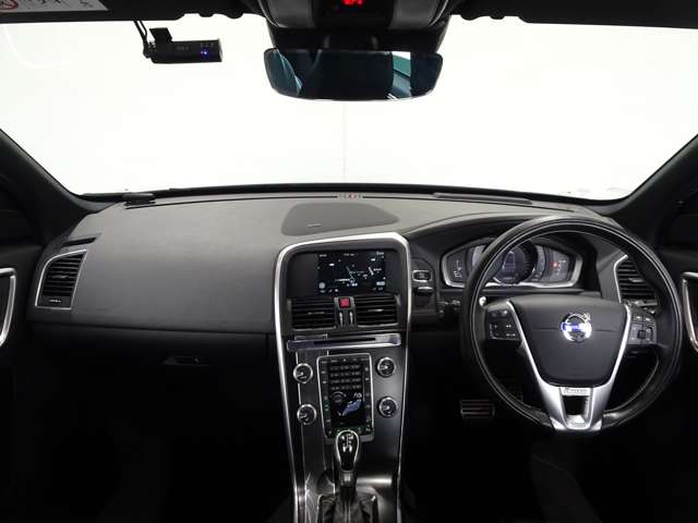 ボルボ ＸＣ６０ Ｔ６ ＡＷＤ Ｒデザイン ４ＷＤ H28年 (関東) 99