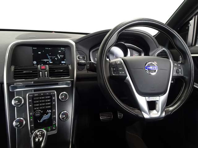 ボルボ ＸＣ６０ Ｔ６ ＡＷＤ Ｒデザイン ４ＷＤ H28年 (関東) 99