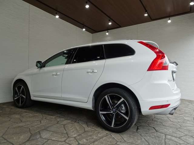 ボルボ ＸＣ６０ Ｔ６ ＡＷＤ Ｒデザイン ４ＷＤ H28年 (関東) 99