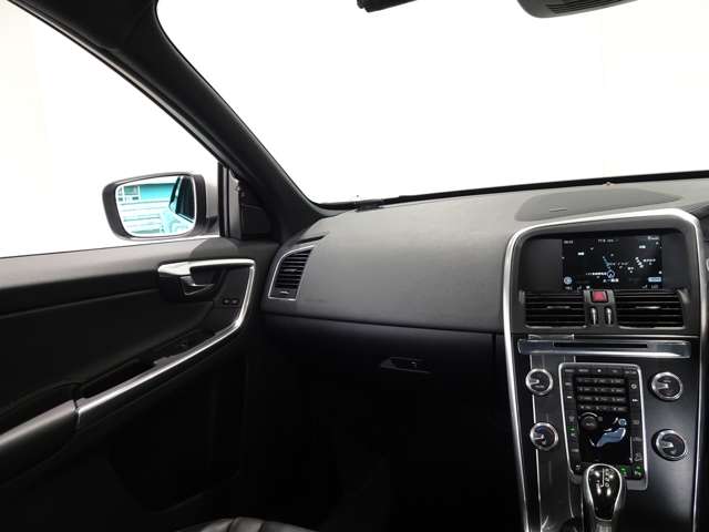 ボルボ ＸＣ６０ Ｔ６ ＡＷＤ Ｒデザイン ４ＷＤ H28年 (関東) 99