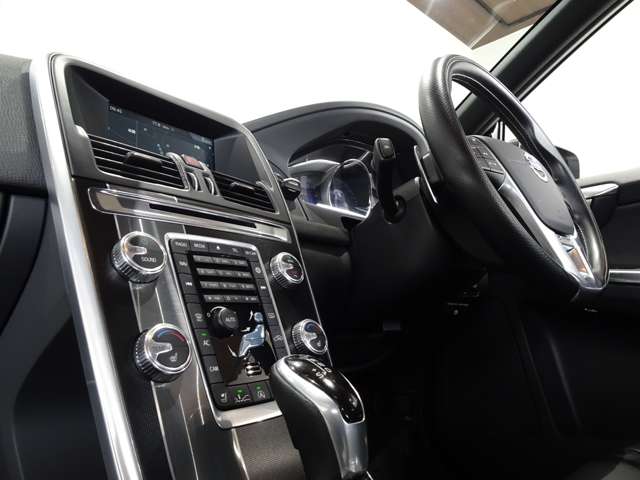 ボルボ ＸＣ６０ Ｔ６ ＡＷＤ Ｒデザイン ４ＷＤ H28年 (関東) 99