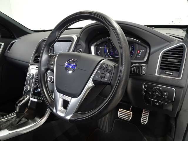 ボルボ ＸＣ６０ Ｔ６ ＡＷＤ Ｒデザイン ４ＷＤ H28年 (関東) 99