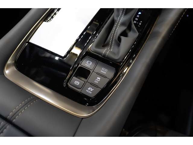 トヨタ アルファード　ハイブリッド ハイブリッド ２．５ Ｚ Ｅ－ＦＯＵＲ ４ＷＤ R8年 (北海道) 99