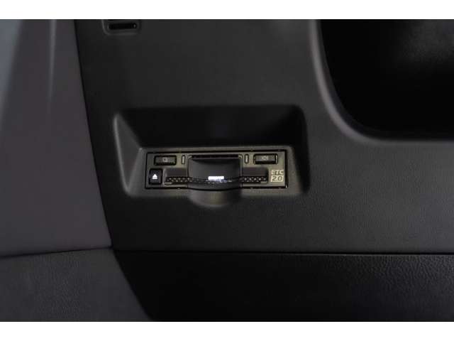 トヨタ アルファード　ハイブリッド ハイブリッド ２．５ Ｚ Ｅ－ＦＯＵＲ ４ＷＤ R8年 (北海道) 99