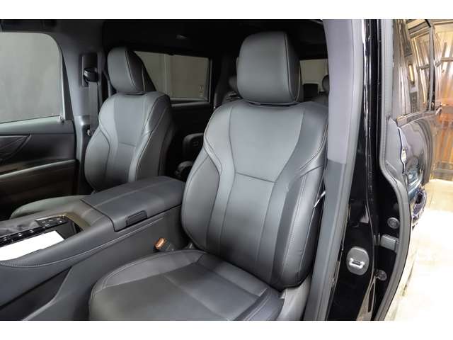 トヨタ アルファード　ハイブリッド ハイブリッド ２．５ Ｚ Ｅ－ＦＯＵＲ ４ＷＤ R8年 (北海道) 99